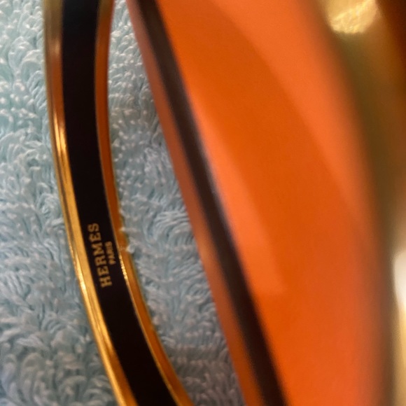 Hermes Perfume Bottle design bangle in gold. - Picture 7 of 7